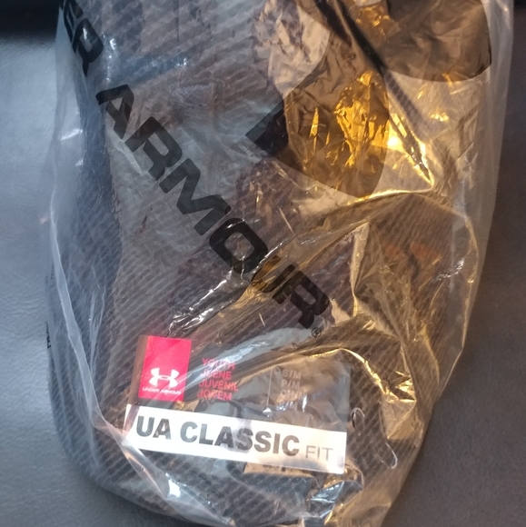 Under Armour youth hats - Picture 3 of 4